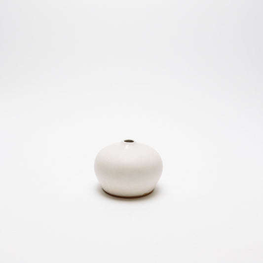 white bud vase small 1